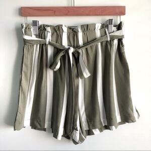 Dizzy Gal high waisted tie waist shorts